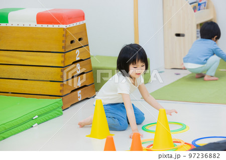 保育　運動　習い事　幼児　 97236882
