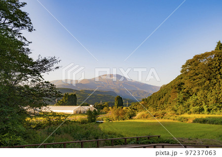 山形県酒田市から見た鳥海山 山形県酒田市から見た鳥海山 97237063
