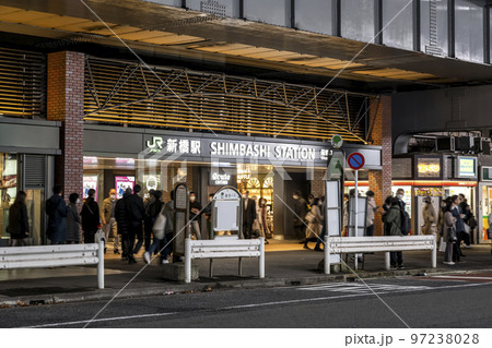 東京都港区の都市風景　夕刻の新橋駅 97238028