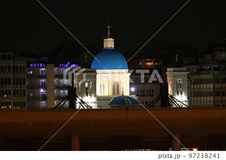 ギリシャのピレウス港の夜の港湾風景 ギリシャのピレウス港の夜の港湾風景 97238241