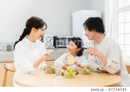 家族 食事 家族 食事 97238585