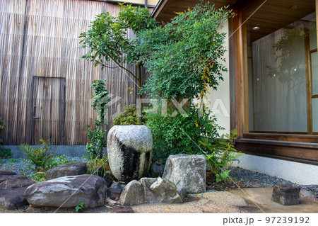 旧吉田茂邸のミニ日本庭園 97239192