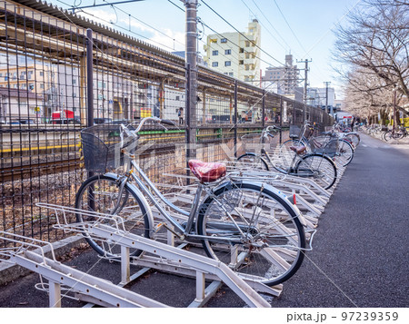 【日本】東京、駅前の自転車専用駐車場に停められた自転車 【日本】東京、駅前の自転車専用駐車場に停められた自転車 97239359