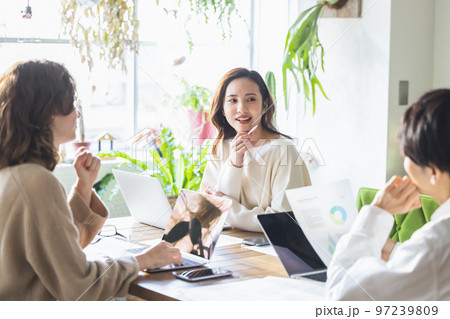 ビジネス　ミーティング 97239809