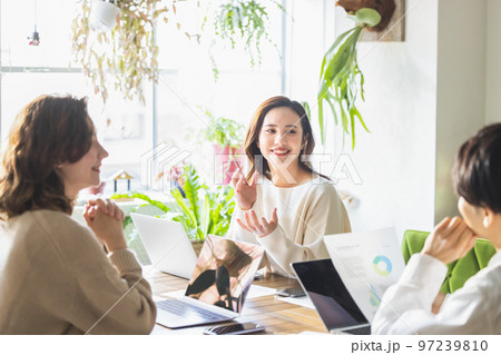 ビジネス　ミーティング 97239810