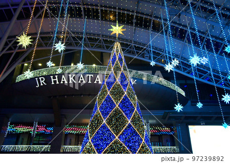 福岡県福岡市、博多駅前クリスマスマーケットのイルミネーションとクリスマスツリー_5 福岡県福岡市、博多駅前クリスマスマーケットのイルミネーションとクリスマスツリー_5 97239892