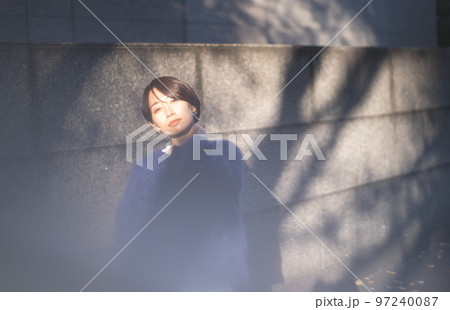 女性 ポートレート 屋外 女性 ポートレート 屋外 97240087