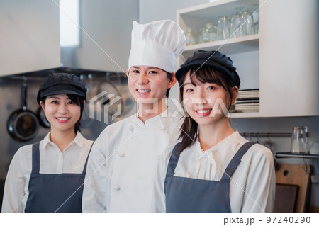 レストランスタッフの集合写真 97240290