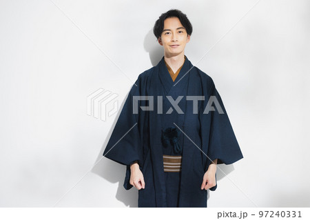 着物の男性 着物の男性 97240331