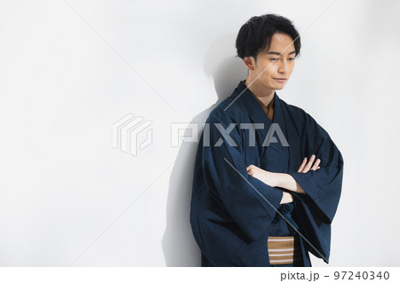 着物の男性 着物の男性 97240340