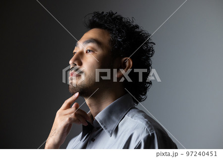 髭の男性 髭の男性 97240451