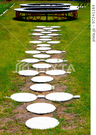 ケンケンパー遊び けんけんぱ石 飛び石 ケンケンパー遊び けんけんぱ石 飛び石 97241164