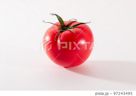 桃太郎トマト　1個　アップ 97243495