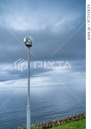 ほたて観音の立つ陸奥湾の景色(青森県横浜町) ほたて観音の立つ陸奥湾の景色(青森県横浜町) 97243624