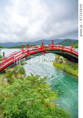霊場恐山　太鼓橋　宇曽利湖　三途の川（青森県むつ市） 97243640