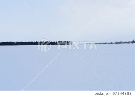 北海道の雪景色 97244388