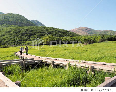 タデ原湿原とくじゅう連山　大分県玖珠郡九重町田野 97244971