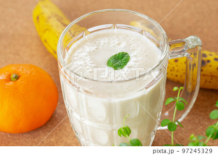 食卓の豆乳バナナスムージー 食卓の豆乳バナナスムージー 97245329