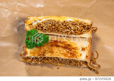 焼きそばホットサンド 焼きそばホットサンド 97245626