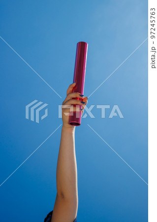 リレーのバトンパスのイメージ素材 97245763