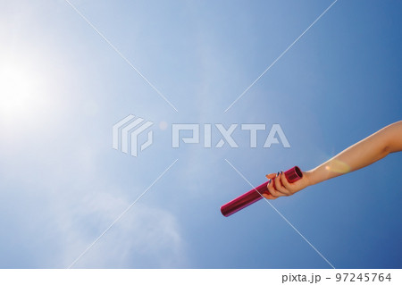 リレーのバトンパスのイメージ素材 リレーのバトンパスのイメージ素材 97245764