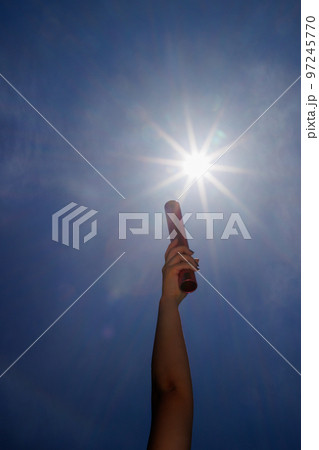 リレーのバトンパスのイメージ素材 97245770