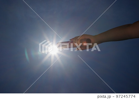 リレーのバトンパスのイメージ素材 97245774