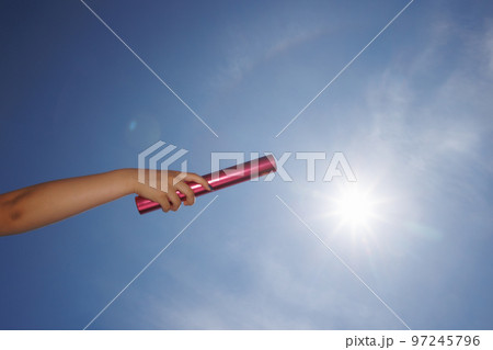 リレーのバトンパスのイメージ素材 97245796