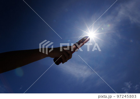 リレーのバトンパスのイメージ素材 97245803