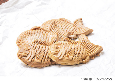 たい焼き　鯛焼き　和菓子　焼菓子　日本のお菓子　イメージ素材 97247259