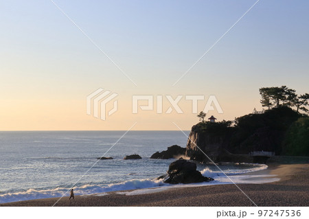 桂浜　朝の海岸景観　冬　（高知県　高知市） 97247536