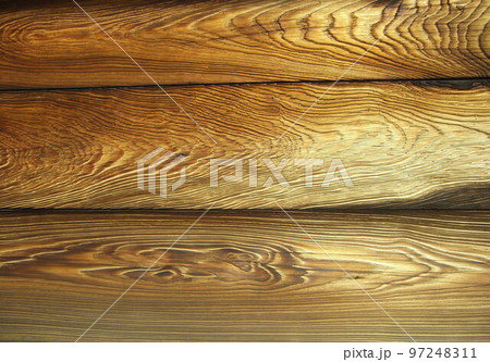 神社拝殿の古い板壁 神社拝殿の古い板壁 97248311