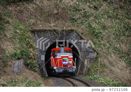 左沢線 楯山トンネルに向かうDE10 1651 左沢線 楯山トンネルに向かうDE10 1651 97252106