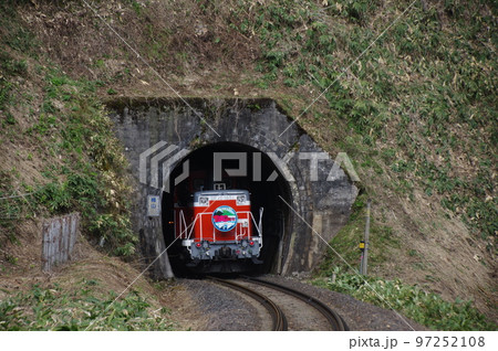 左沢線 楯山トンネルに向かうDE10 1651 左沢線 楯山トンネルに向かうDE10 1651 97252108