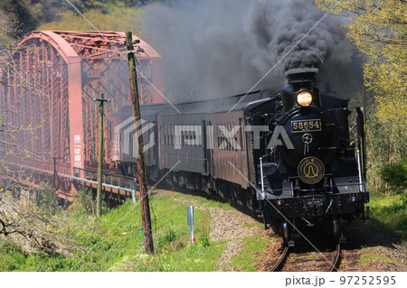 肥薩線を駆け抜ける「SL人吉」(JR九州 58654) 肥薩線を駆け抜ける「SL人吉」(JR九州 58654) 97252595