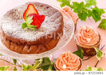 ガトーショコラとカップケーキ ガトーショコラとカップケーキ 97253665