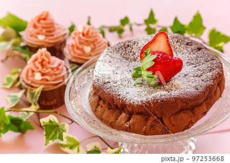 ガトーショコラとカップケーキ 97253668