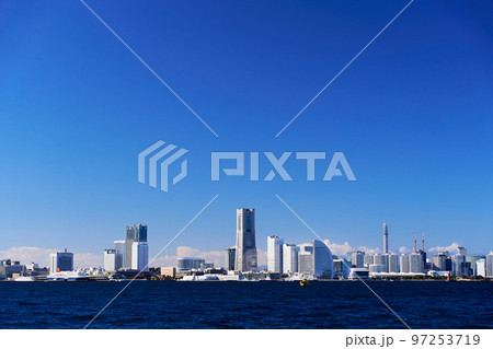 横浜港の海岸の風景　（みなとみらい） 97253719