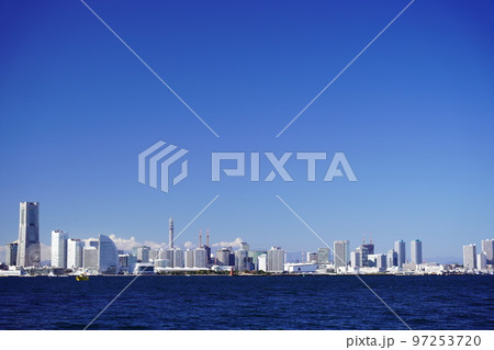 横浜港の海岸の風景　（みなとみらいから横浜駅付近まで） 97253720