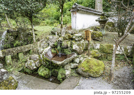 湯布院　宇奈岐日女神社　六所様の湧水　大分県由布市 97255209