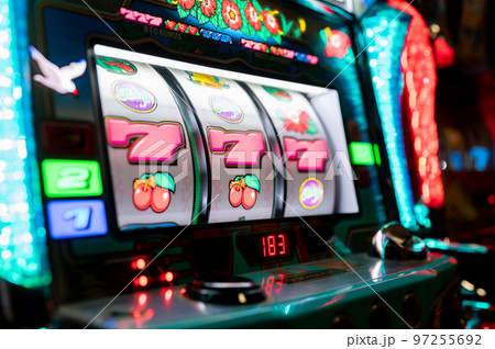 スロットマシン　777揃い　ボーナススタート 97255692