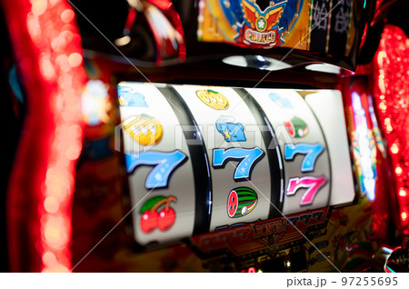 スロットマシン　777揃い　ボーナススタート 97255695