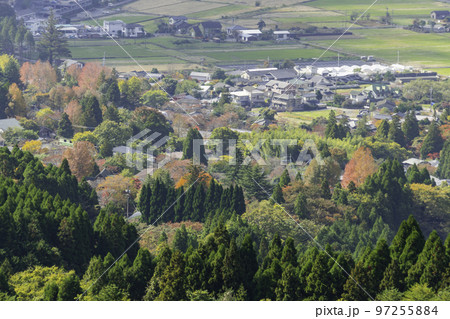 湯布院の町並み 狭霧台からの眺望 大分県由布市 湯布院の町並み 狭霧台からの眺望 大分県由布市 97255884