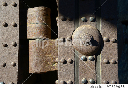 二条城　東大手門の扉の金具　京都市中京区 97259073