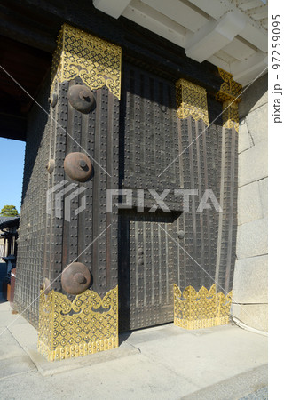 二条城 東大手門の扉の金具 京都市中京区 二条城 東大手門の扉の金具 京都市中京区 97259095