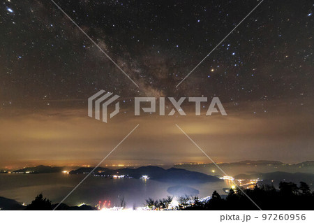春の星景 瀬戸内の多島美の空の天の川 ソフトフィルター使用 春の星景 瀬戸内の多島美の空の天の川 ソフトフィルター使用 97260956