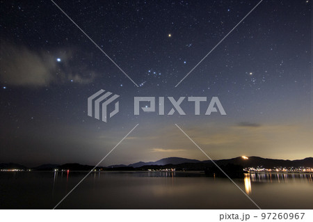 瀬戸内の春の星空 万葉火山に沈みゆくオリオン座 ソフトフィルター使用 瀬戸内の春の星空 万葉火山に沈みゆくオリオン座 ソフトフィルター使用 97260967