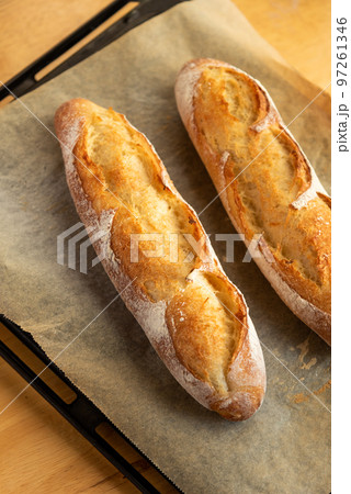 手作りフランスパン 手作りフランスパン 97261346