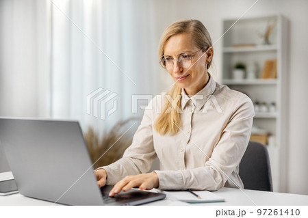 Woman working from home 97261410