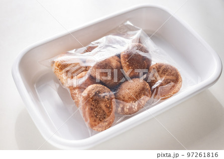 保存している椎茸 保存している椎茸 97261816